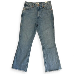 Wrangler  Wrock 692 NWT size 26 frayed flare bottom. Slight crop